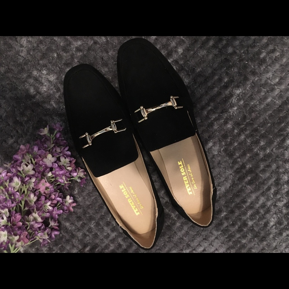 FEVERSOLE BLACK LOAFERS WITH GOLD BUCKLE